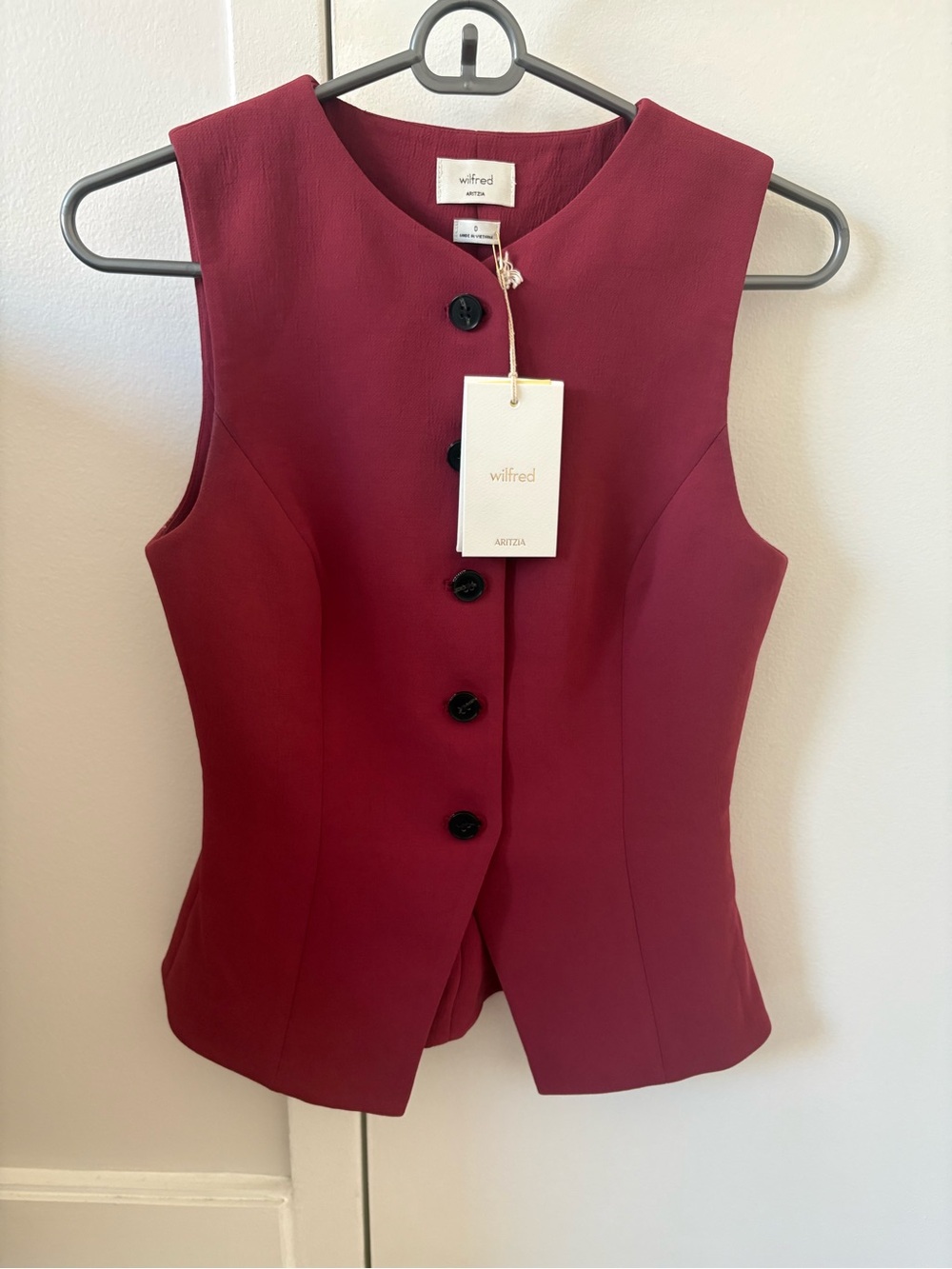 NWT Aritzia Regal Vest in Cordovan